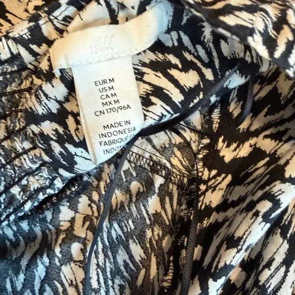 H&M Monochrome Strapless Dress - Picture 5 of 5